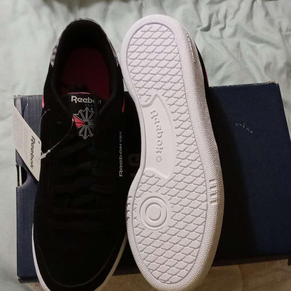 Reebok NWT Size 10 Club C 85 Blk/Wht/Pink - Picture 2 of 4